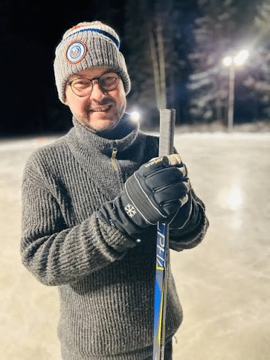 Erkki Papunen on juristi, hallitusneuvos ja Annika Saarikon puoliso